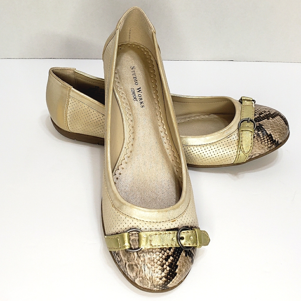 Studio Works Comfort. Womens Gold Flats. Size 9